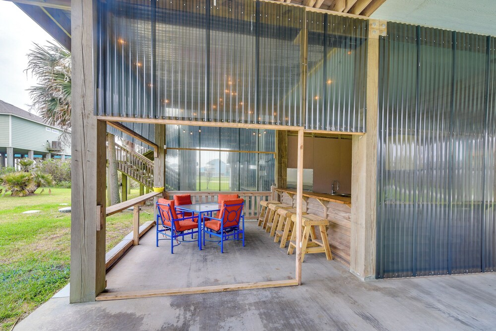 Modern Crystal Beach Escape - 225 Feet to Shore! view 2
