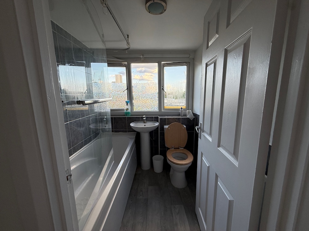 Duplex Sleeps 4 With Pets Allowed