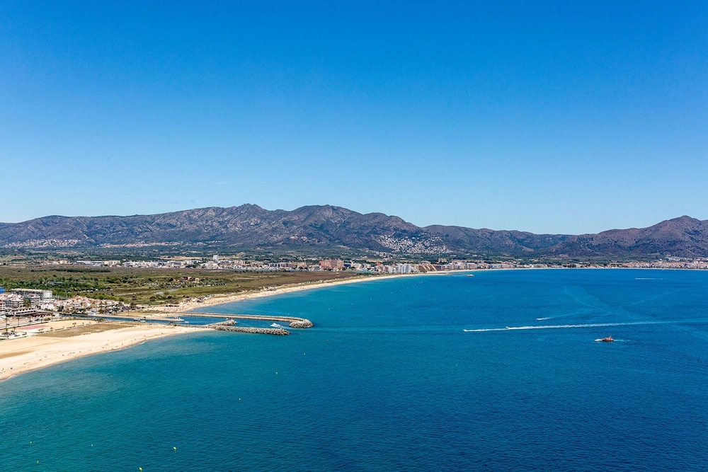 Apartment in Roses Near Santa Margarita Beach