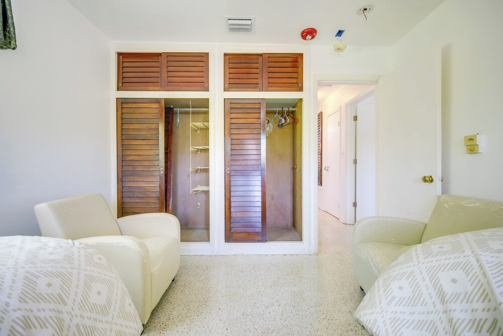 < 3 Mi to Hard Rock Stadium: Miami Home w/ Sunroom