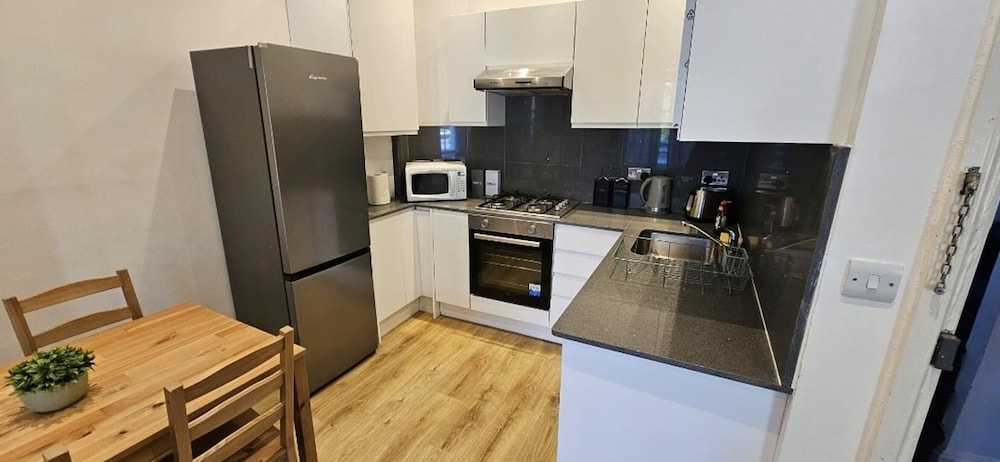 London Charm - Moscow Road Apartment