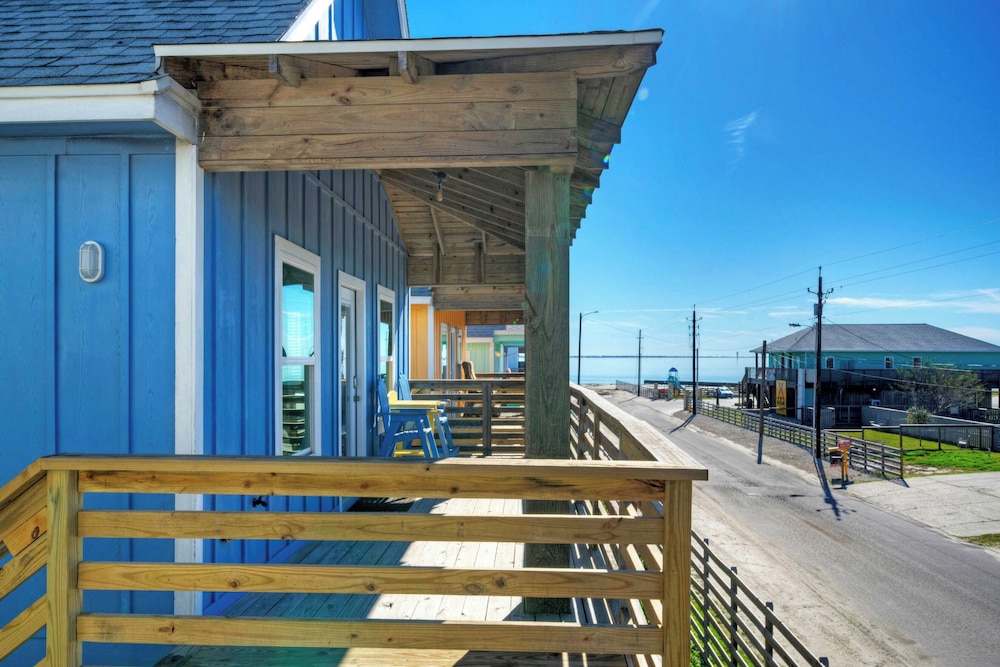 2 Homes, Sleeps 16, Shared Pool+boat Dock Laguna Village Serenity by Avantstay