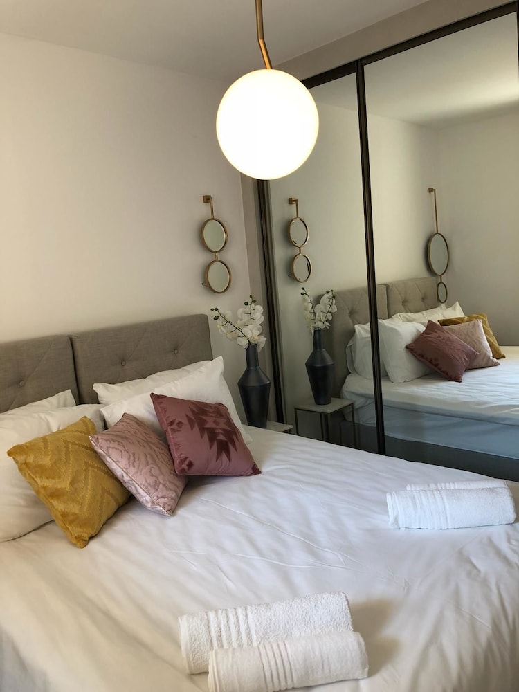 New Luxurious 2BR front old city Legacy
