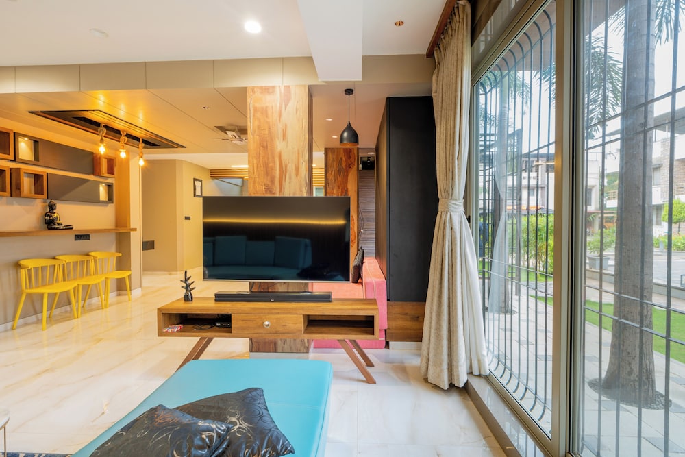 Alaya Stays - Imperial Mystara 5BHK near Khandala Hills