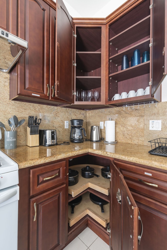 Elegant Retreat Modern Comforts Prime Location