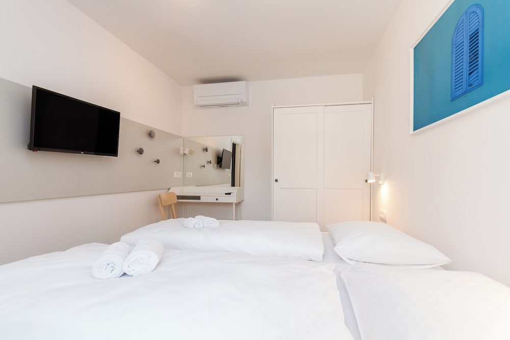 Premium City Center Apartment Tartini 2 view 3