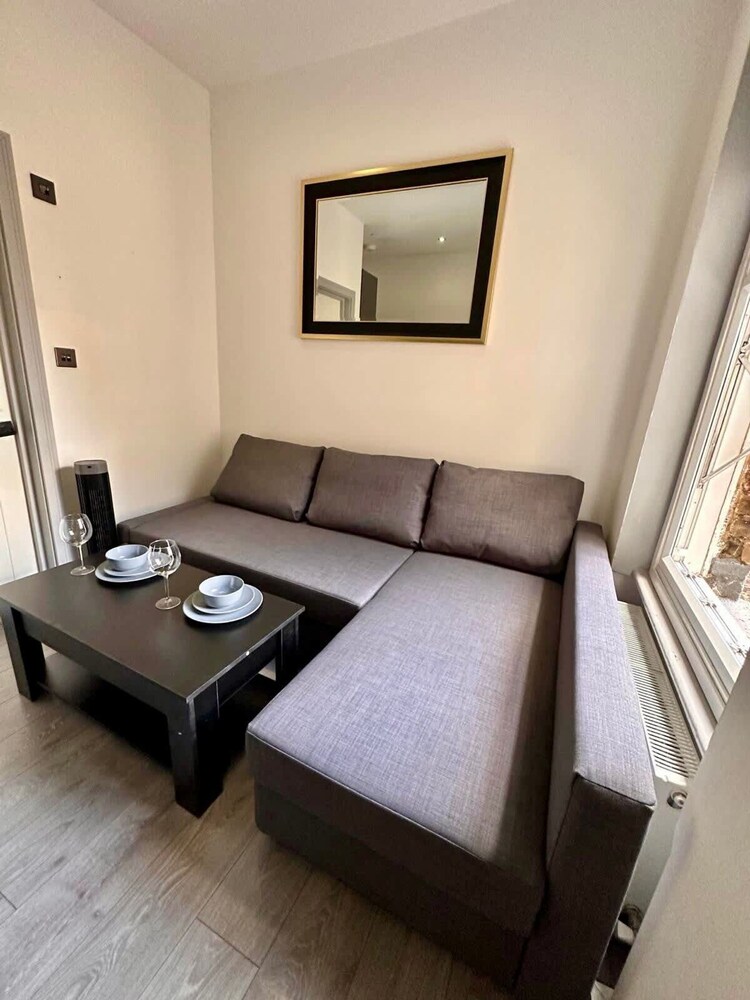 Modern and Spacious Duplex in Earls Court