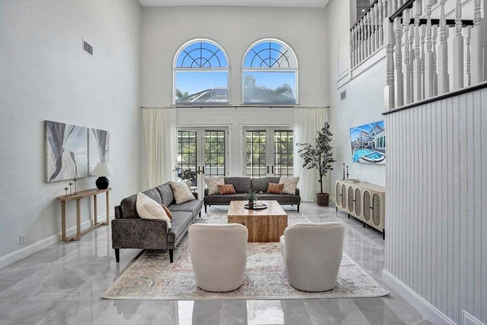 6br Elegant Hollywood Lakes Mansion W/ Pool & Spa 6 Bedroom Home