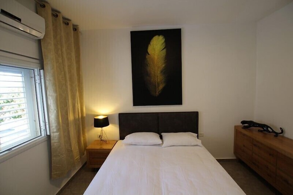 Arendalzrail Apartments Khana Szenes St. view 3