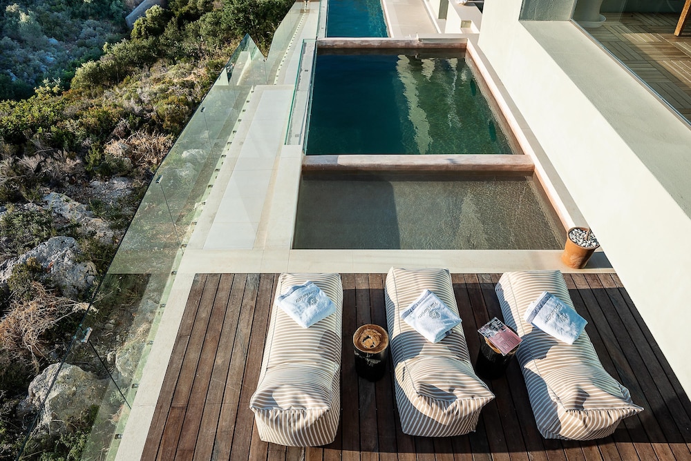 Villa Charlotte by CuraVillas Collection