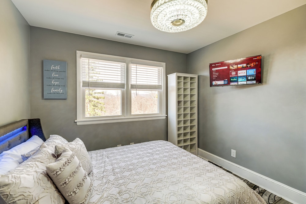 5 Mi to Dtwn: Family-friendly Home in Roanoke!
