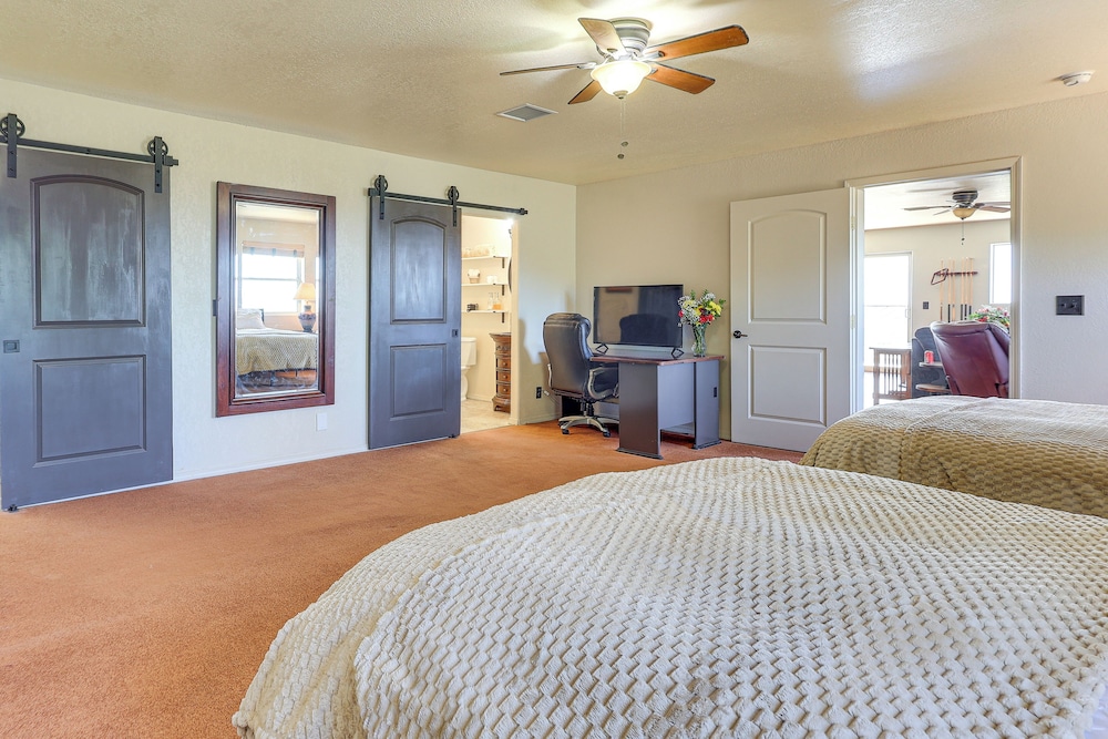 Panoramic Vistas & Pergola: Silver City Escape!