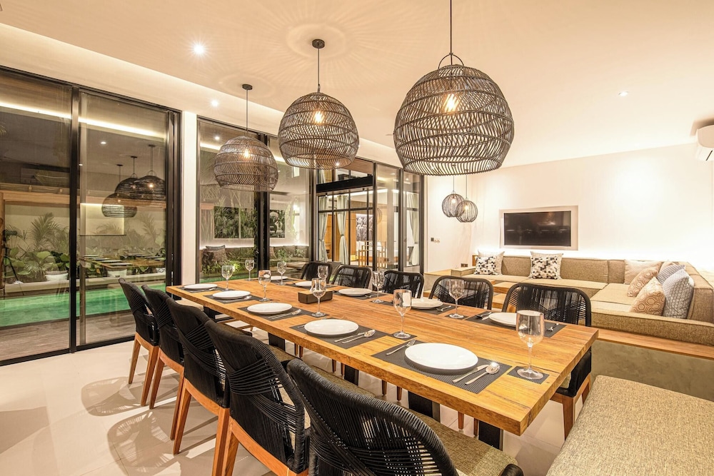 Elegant 6BR Canggu Retreat Just 400m to the Ocean