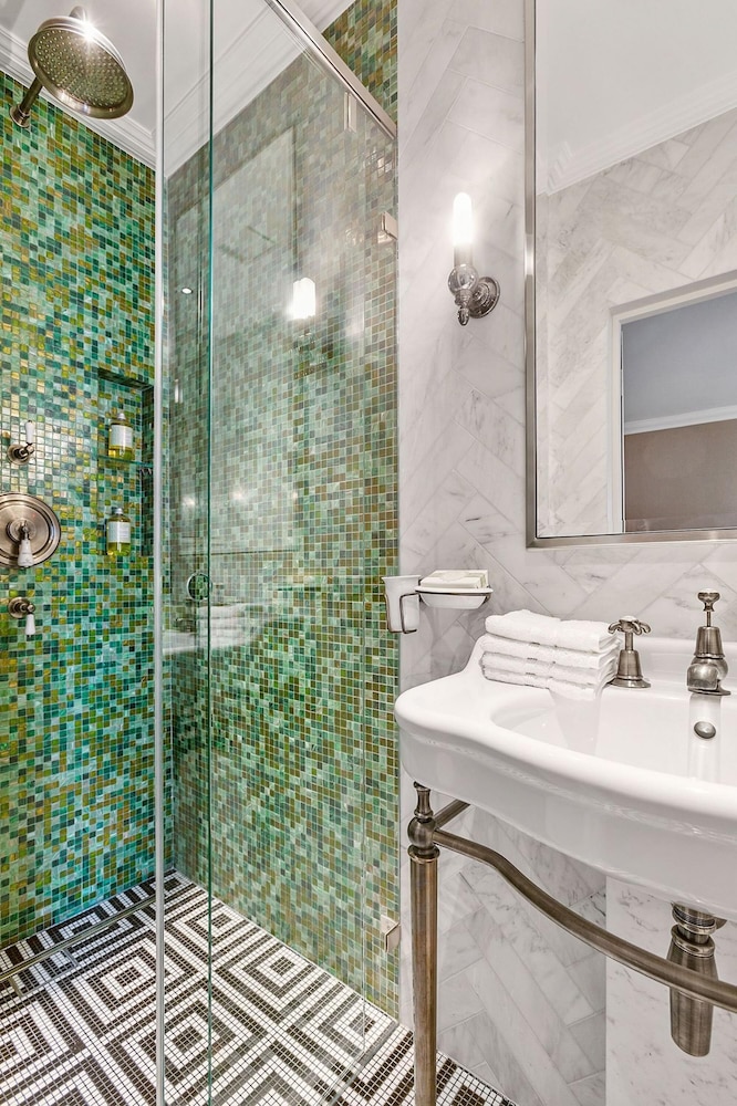 Knightsbridge 3-bed 2-bath by Harrods