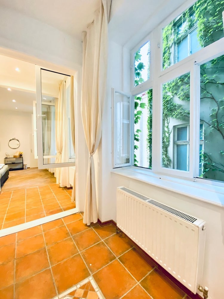 Bright and Spacious 2BR Flat Westbahnhof