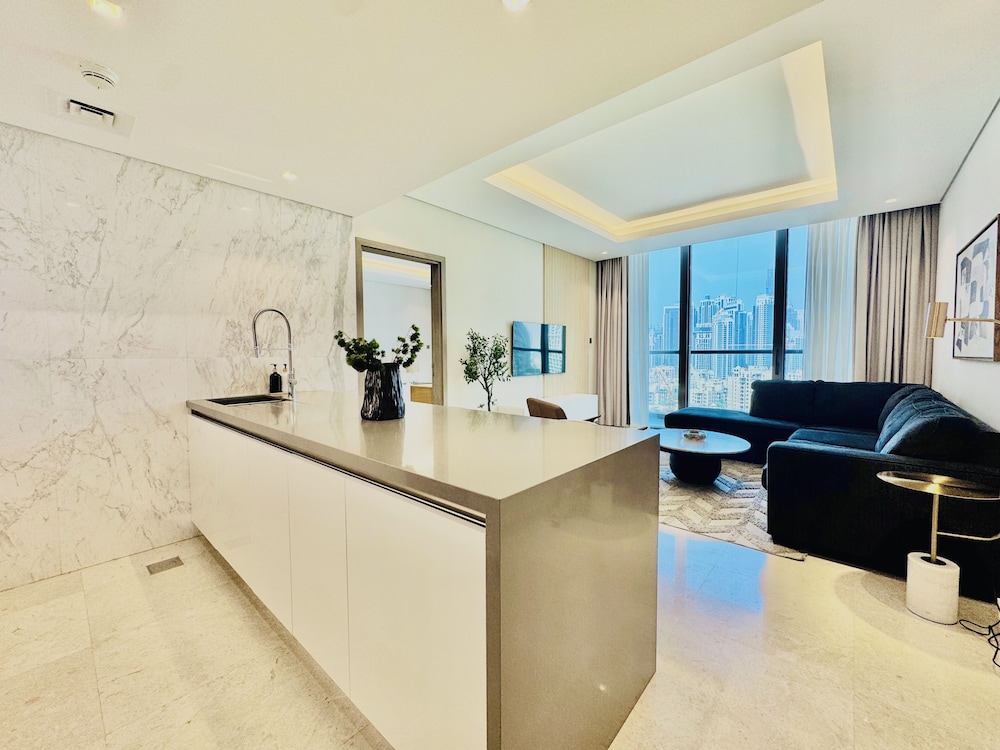 Venduras Chic 1BR Burj Views Sterling