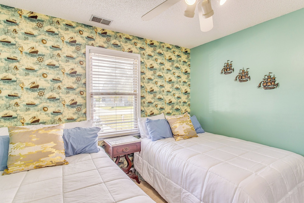3 Mi to Ocean: Home w/ Deck in Little River!