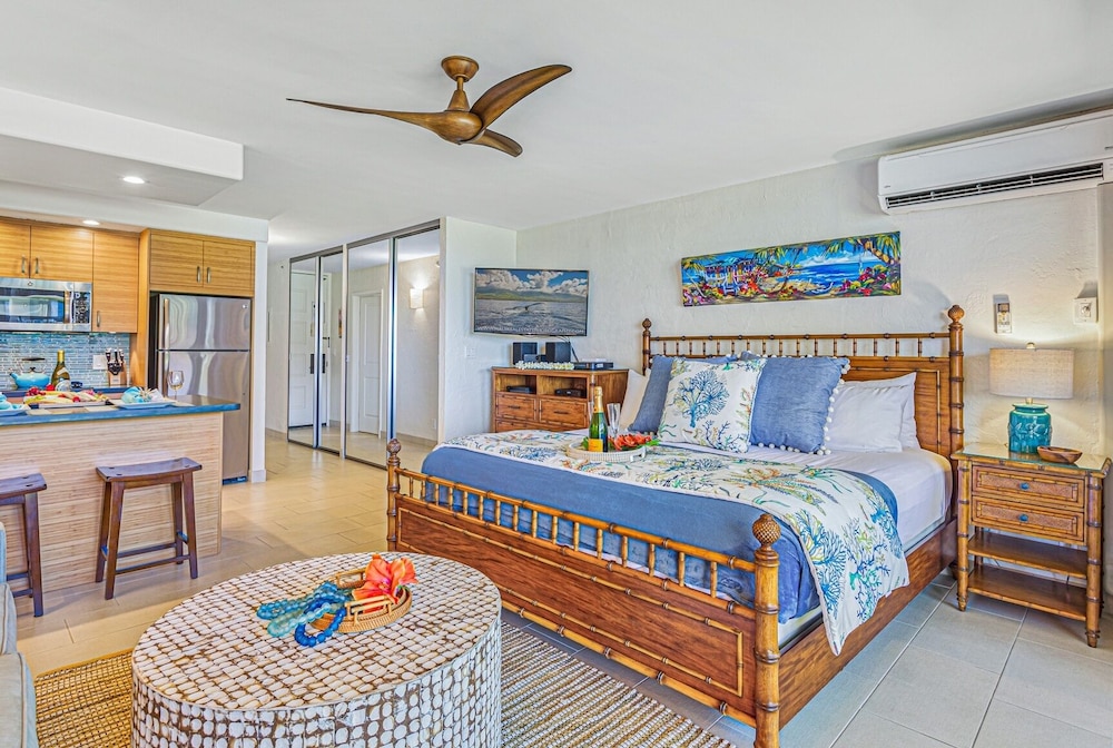 Papakea Oceanview Studio 0 Bedroom Condo by RedAwning view 5