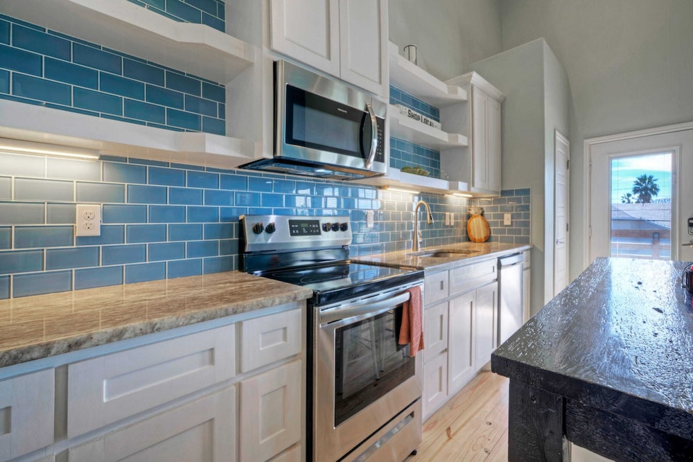 Sleeps 26 2 Homes w/ Waterfront Pool + Boat Dock Laguna Village Escape