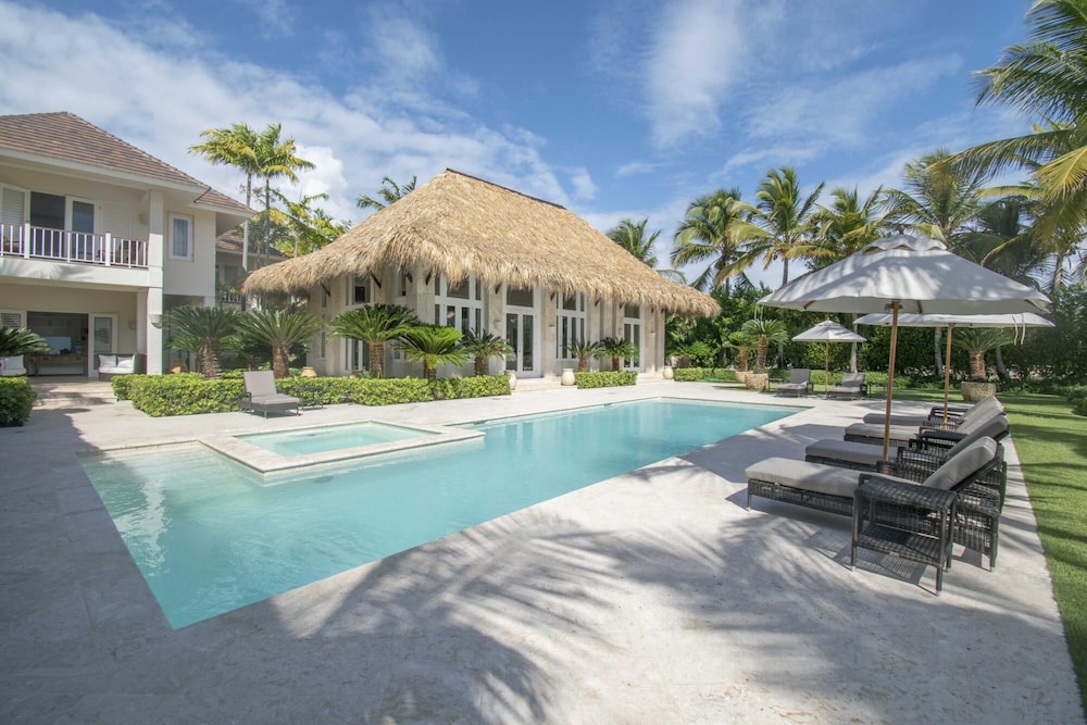 Ocean Front Luxury Villa in Golf and Beach Resort view 2