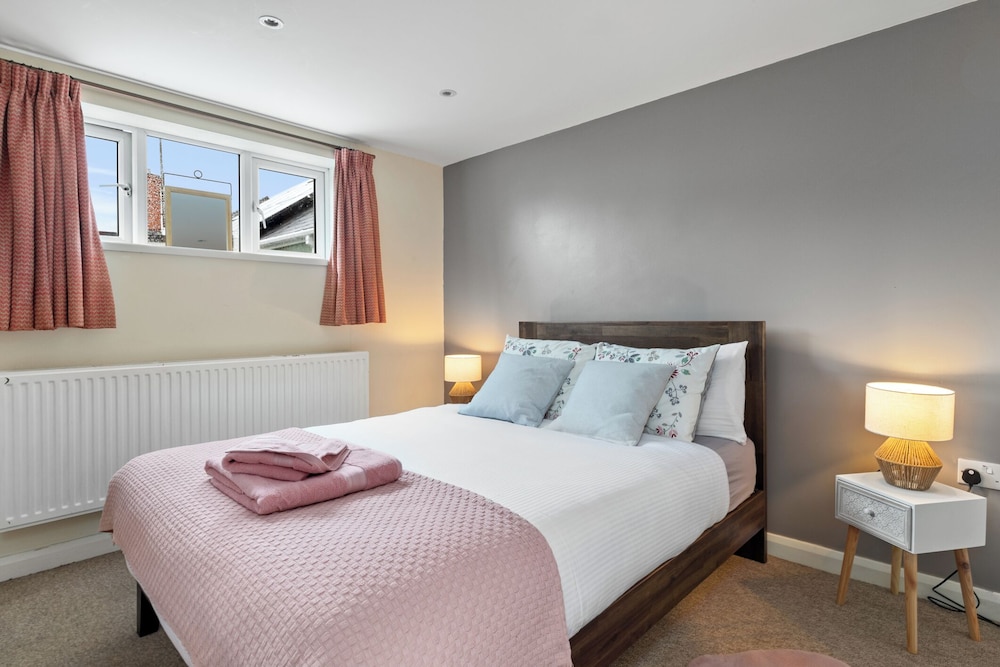 Charming 3-bed Apartment in Haverfordwest view 2