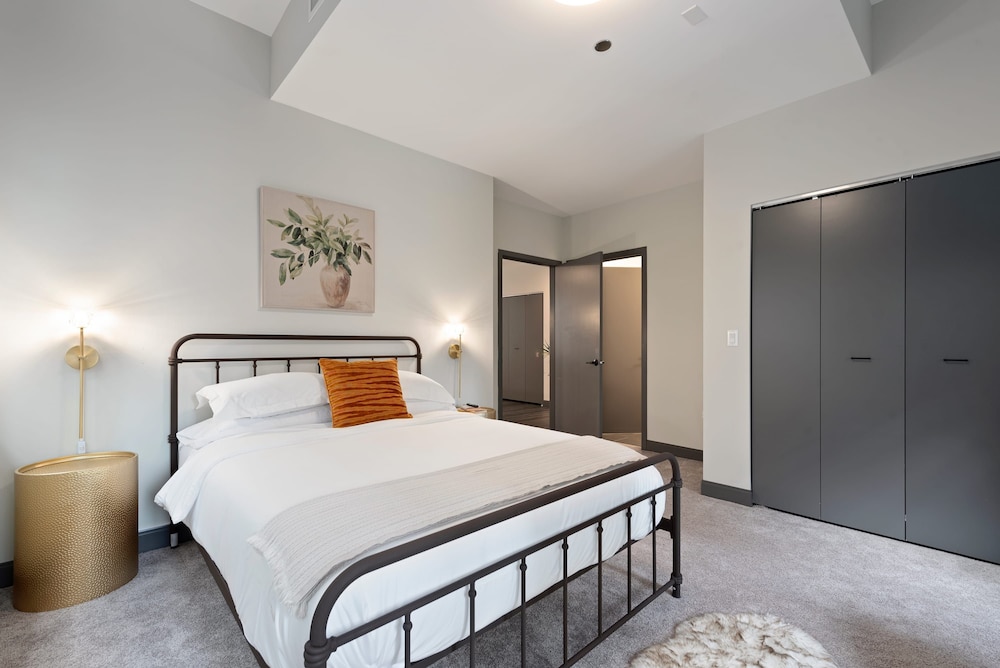 Central Location Exclusive Apts for Large Groups