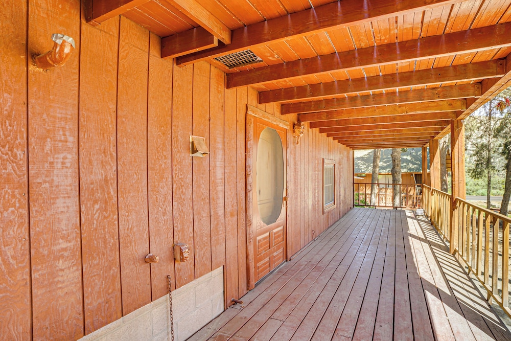 Pine Mountain Club Log Cabin w/ Resort Amenities! view 5