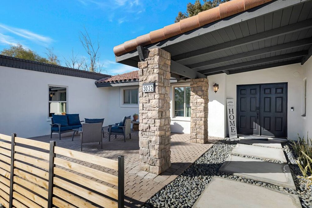 Huge Golf Course Home-free Heated Pool Theatre Gym