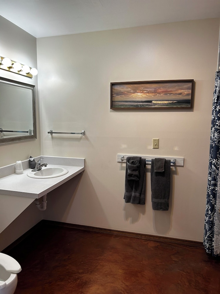 Lamplighter Cabins & Suites