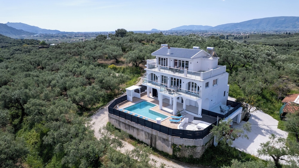 Gigi Star Luxury ApartVilla with Pool, Sea View