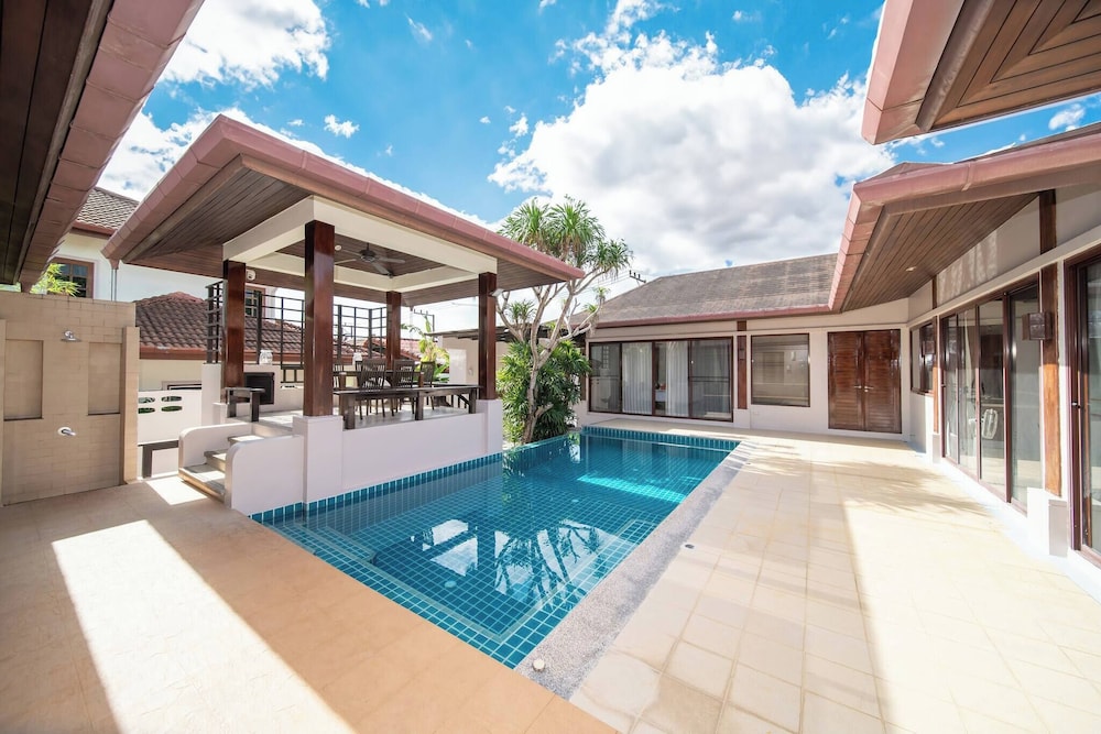 Spacious Private 4 BR Villa With a Working Office