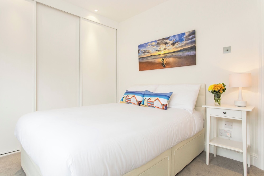 JOIVY 2-bed flat in West London