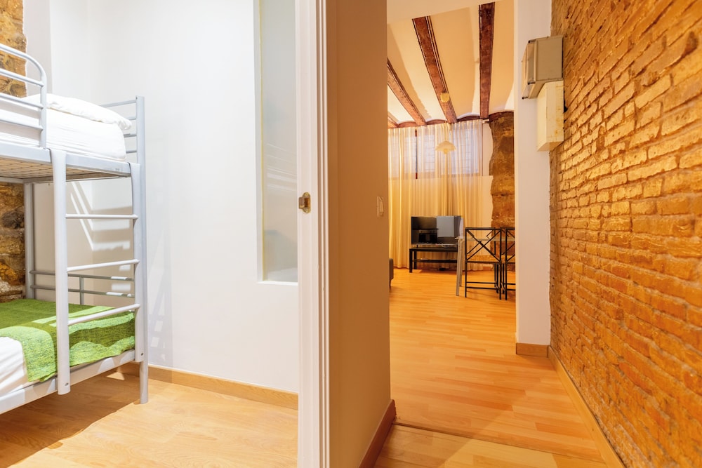 Apartment Near Las Ramblas For Families Or Friends