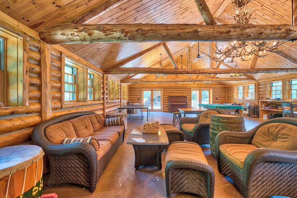 Steps to Lakefront: Dog-friendly Cabin in Levering
