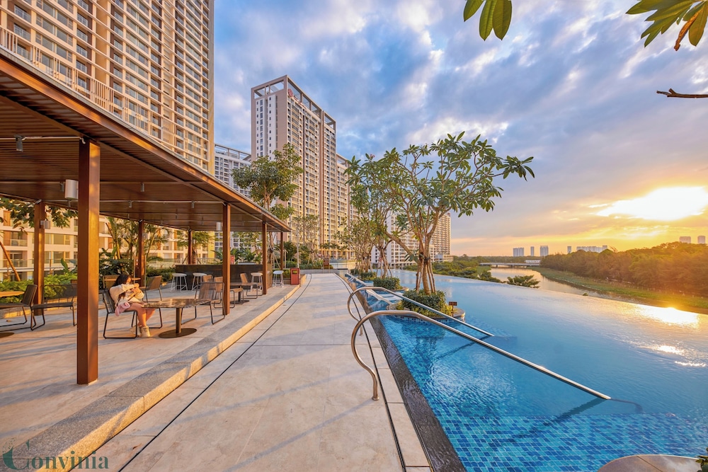 2BR Luxury in District 7