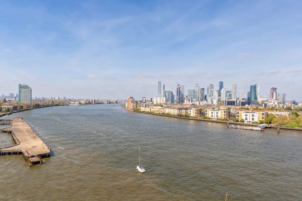 2BD Flat Overlooking the River Thames! - Greenwich