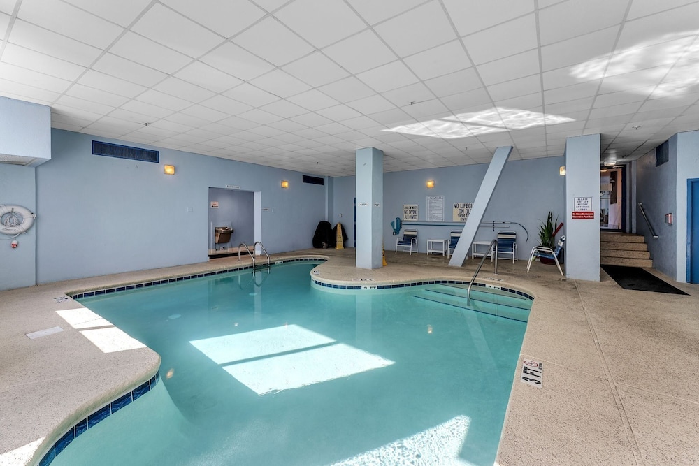 Oceanfront Gem Pool, Balcony, Modern Touch 3 Bedroom Condo
