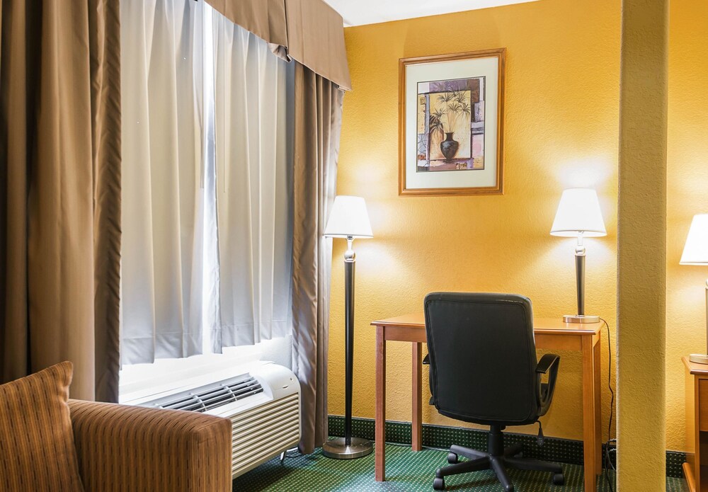 Franklin Vacations - Quality Inn  Suites Franklin - Property Image 9