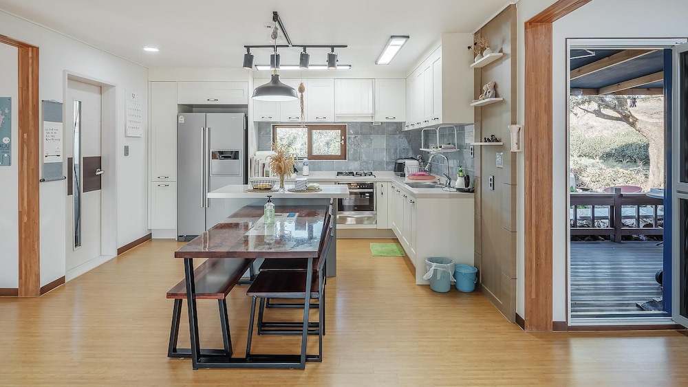 Jeju Brickninemansion