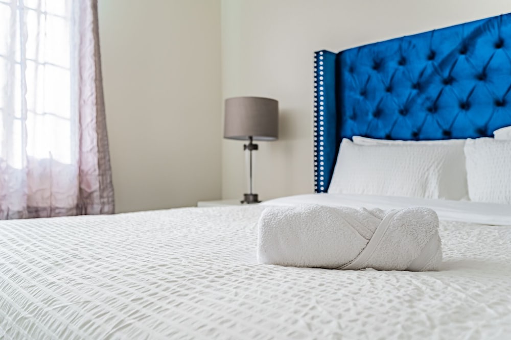 Lady Valentina Boutique Home