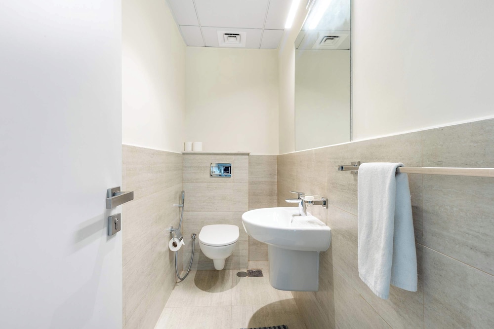 Abu Dhabi Vacations - Silkhaus Oasis Towers - Masdar City - Property Image 1
