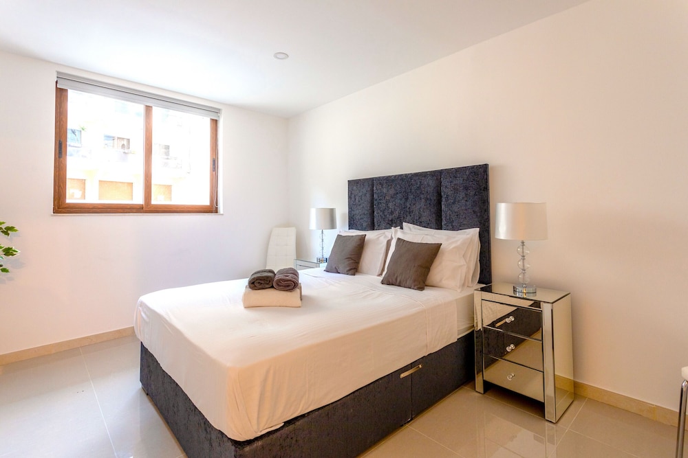 Saint Julian's - Spinola Bay Apartment photo 4