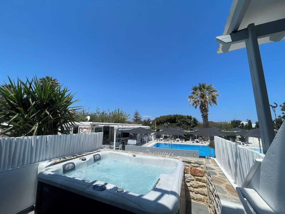 Zoumis Residence