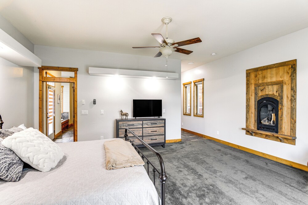 Spacious Afton Home: Patio, Grill & Mountain Views