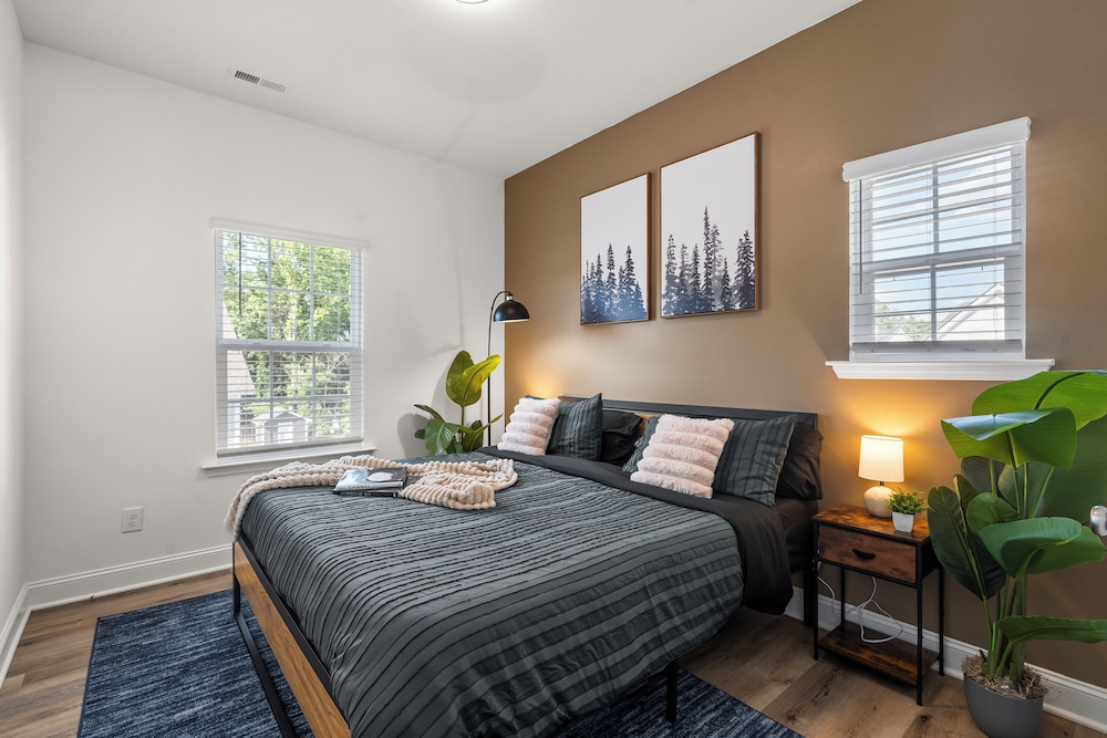 Luxe 3BR Townhouse to Uptown Charlotte