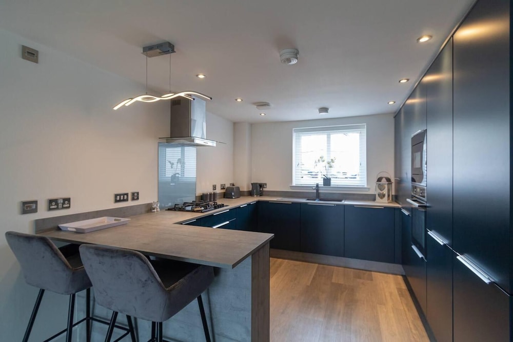 Spacious 2 Bedroom Modern Apartment in Inverness view 5