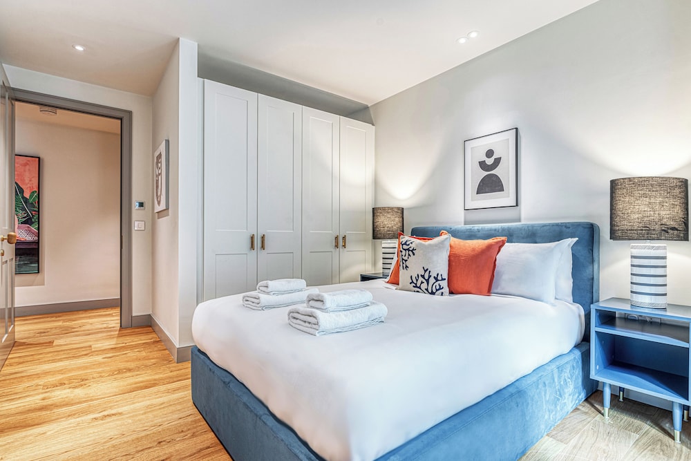 Luxury flats near Big Ben and London Eye