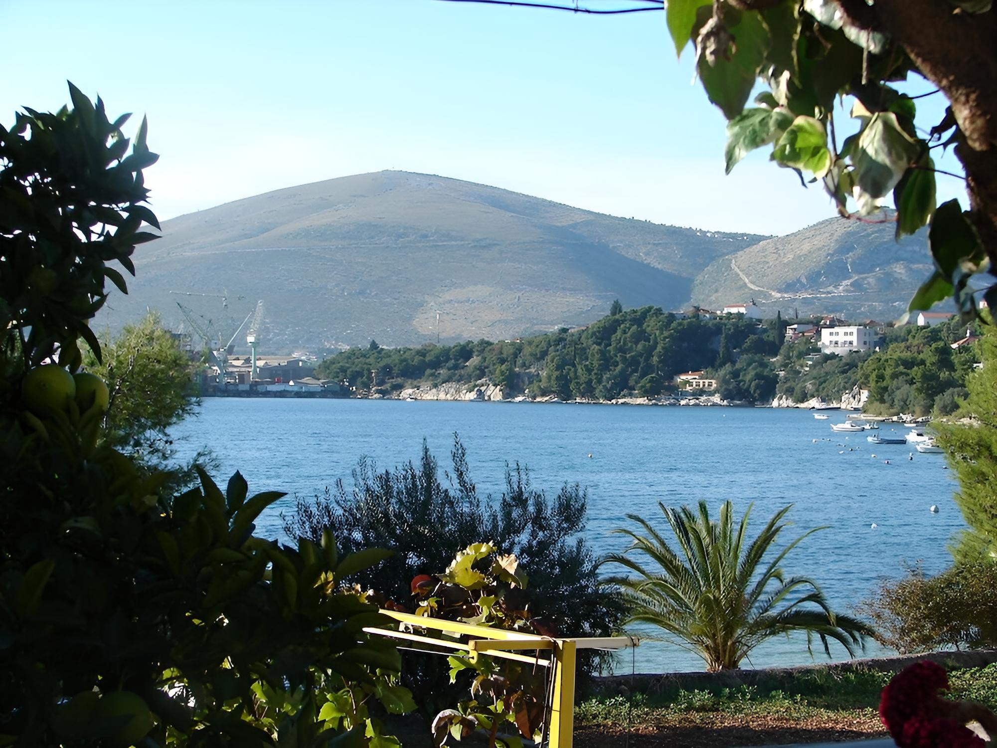 Laura - 20m From the sea - A4 photo 4