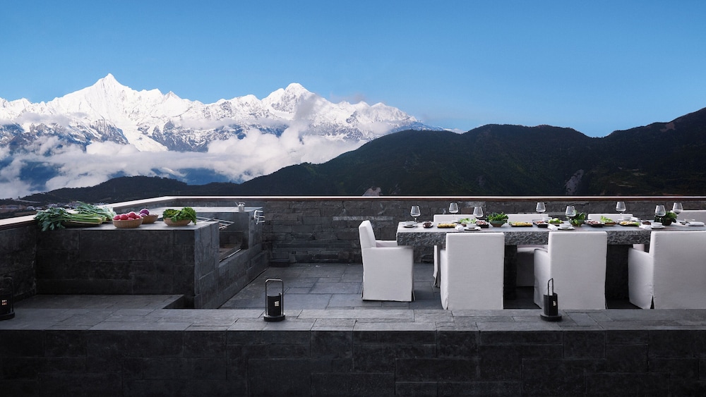 Deqin Meri Poodom hotel