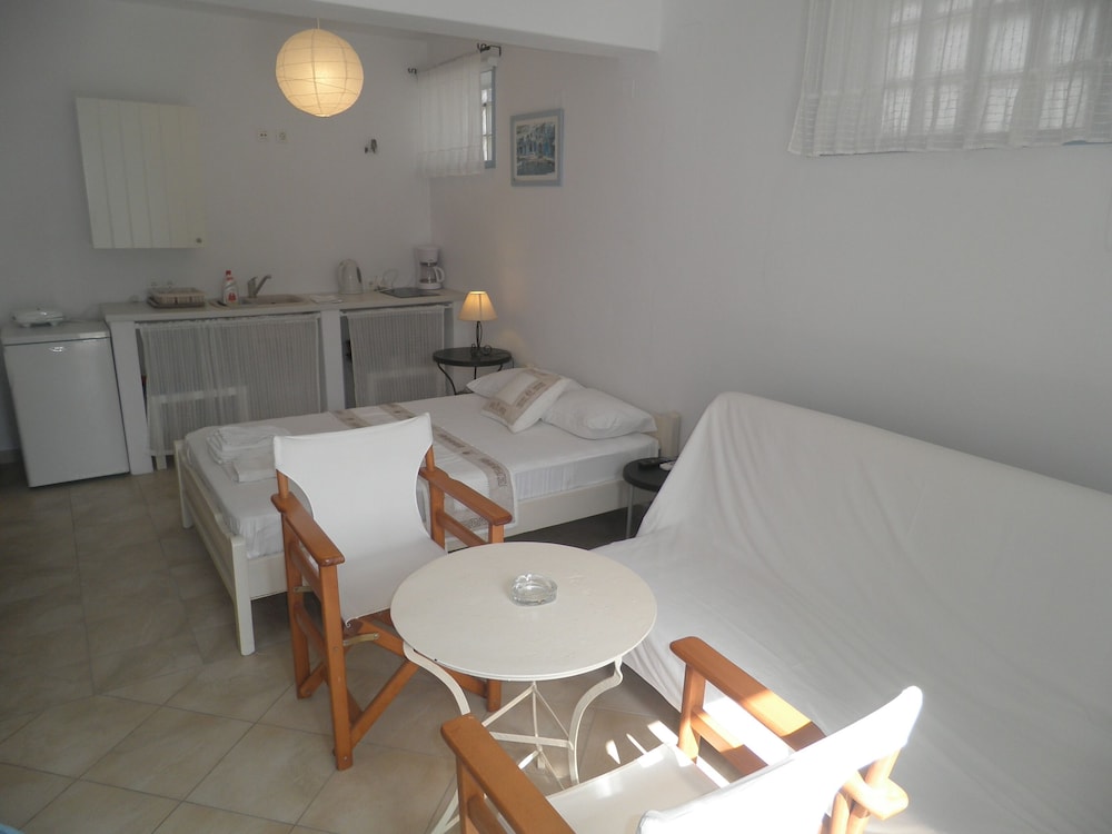 Kavalieros Studios - Property Image 34